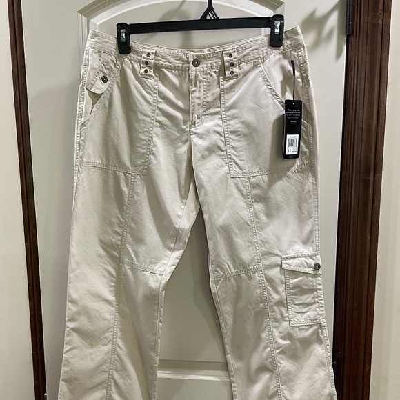 Daisy Fuentes Pants - Daisy Fuentes Weekender Tan Cargo Pants – Women’s Size 12